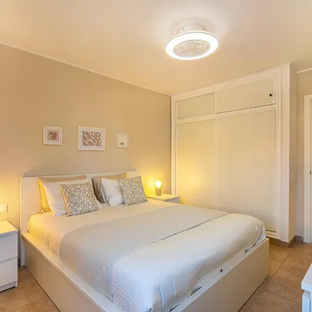 Oasi La Caleta アパート