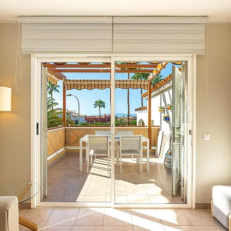 Oasi La Caleta アデヘ